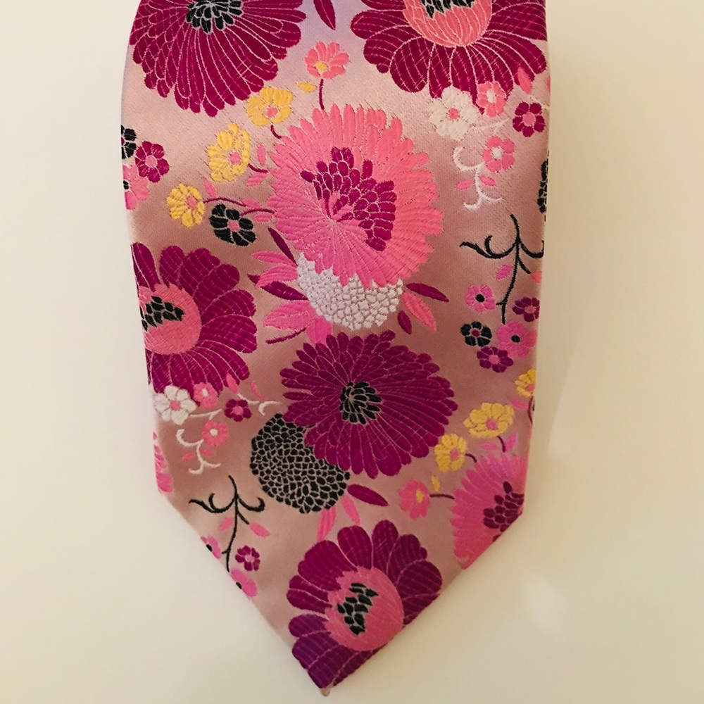 Verse9 tie